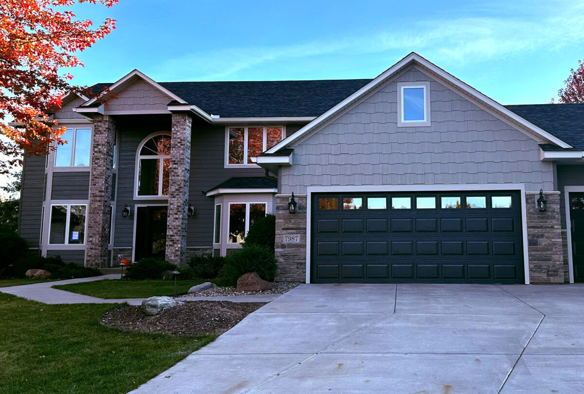 Roofing Company in Golden Valley MN.  Siding Company Pros